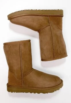 Ugg Classic Short - Korte Laarzen - Chestnut 18 Ugg Classic Short - Korte Laarzen - Chestnut -Ugg 00123b1691664a40a6e32bc5caa3f4b6