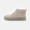 Ugg Neumel Clear - Korte Laarzen - Campfire 1 Ugg Neumel Clear - Korte Laarzen - Campfire -Ugg 01fb9749c803459d96af93cdbb42a9ec