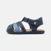Ugg Kolding Unisex - Sandalen - Navy 1 Ugg Kolding Unisex - Sandalen - Navy -Ugg 07b84847b5274ffd90170ac229ce9dc5