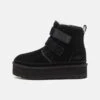 Ugg Neumel Platform Unisex - Korte Laarzen - Black 1 Ugg Neumel Platform Unisex - Korte Laarzen - Black -Ugg 1a109de2acb2499890004697fed4aaa4