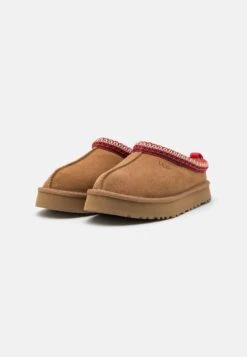Ugg Tazz Unisex - Pantoffels - Chestnut 15 Ugg Tazz Unisex - Pantoffels - Chestnut -Ugg 1e45b1fc8e0143d9a67e95e5556bb851
