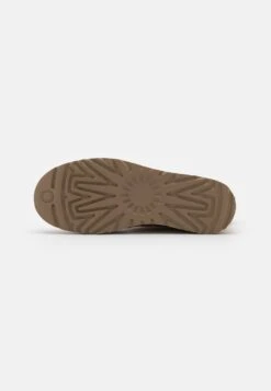 Ugg Classic Mini Logo Zip - Korte Laarzen - Chestnut 12 Ugg Classic Mini Logo Zip - Korte Laarzen - Chestnut -Ugg 23c0bdf101914c4ba916f78c212125d4
