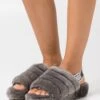 Ugg Fluff Yeah Slide - Pantoffels - Charcoal 1 Ugg Fluff Yeah Slide - Pantoffels - Charcoal -Ugg 2964df3ef1ef47dfbb54220cbe30f70e