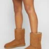 Ugg Classic Short - Korte Laarzen - Chestnut 2 Ugg Classic Short - Korte Laarzen - Chestnut -Ugg 2cae104bd63441798e1bdd3b0a230113