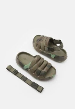 Ugg Sport Yeah Unisex - Badslippers - Moss Green 13 Ugg Sport Yeah Unisex - Badslippers - Moss Green -Ugg 5a70fc05027b48fca84cc17096b6bbe7