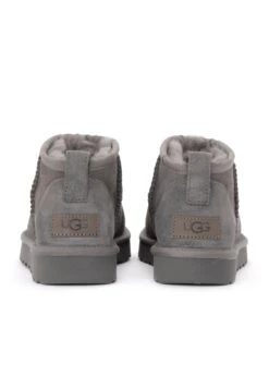 Ugg Classic Ultra - Korte Laarzen - Grey 11 Ugg Classic Ultra - Korte Laarzen - Grey -Ugg 7844a58ce8794b8ba3e0021e74ce3d14