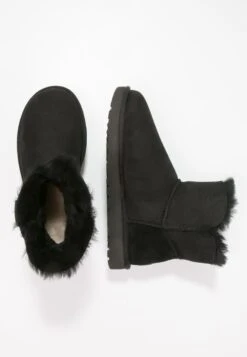 Ugg Mini Bailey Button - Korte Laarzen - Black 15 Ugg Mini Bailey Button - Korte Laarzen - Black -Ugg 80a65c59ffec4a0c86cecb2cc842273c