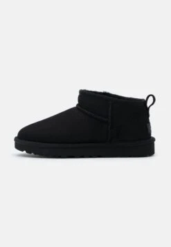 Ugg Classic Ultra - Korte Laarzen - Black 12 Ugg Classic Ultra - Korte Laarzen - Black -Ugg 82b271a9b3cd4e799cb6c4fc6f352c2a