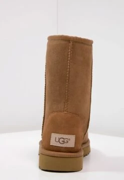 Ugg Classic Short - Korte Laarzen - Chestnut 17 Ugg Classic Short - Korte Laarzen - Chestnut -Ugg 83131da2327b441aaa4307f90bfb3acc