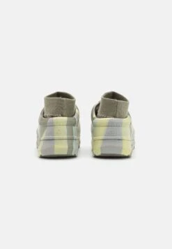 Ugg Tasman X Camopop - Instappers - Moss Green 13 Ugg Tasman X Camopop - Instappers - Moss Green -Ugg 876383a20fa34377866aa675fc5dab6a