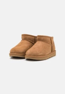 Ugg Classic Ultra Mini Unisex - Korte Laarzen - Chestnut 15 Ugg Classic Ultra Mini Unisex - Korte Laarzen - Chestnut -Ugg 92adb5af0cc64424aa7ab38433116d04
