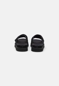 Ugg GoldenstarCross Slide - Muiltjes - Black 9 Ugg GoldenstarCross Slide - Muiltjes - Black -Ugg 98e7d07f00044151ab4ce97cba46247f