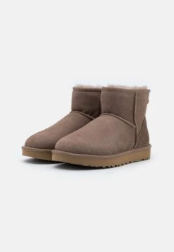 Ugg Classic Mini - Korte Laarzen - Caribou 10 Ugg Classic Mini - Korte Laarzen - Caribou -Ugg 9c65b76e6a15411b8691393e7d43c93a