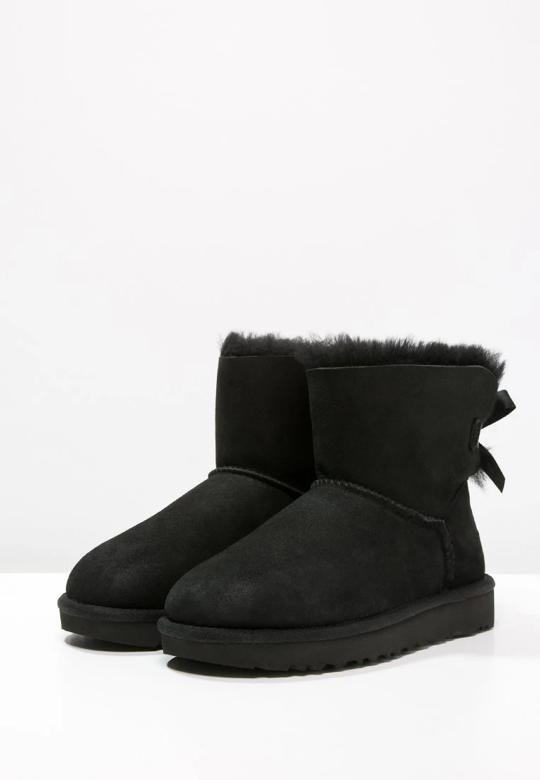 Ugg Mini Bailey Bow - Korte Laarzen - Black 6 Ugg Mini Bailey Bow - Korte Laarzen - Black - Afbeelding 4