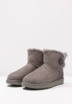 Ugg Mini Bailey Button - Korte Laarzen - Grey 10 Ugg Mini Bailey Button - Korte Laarzen - Grey -Ugg c0aea58a644b4c089a6207432b4be7d3