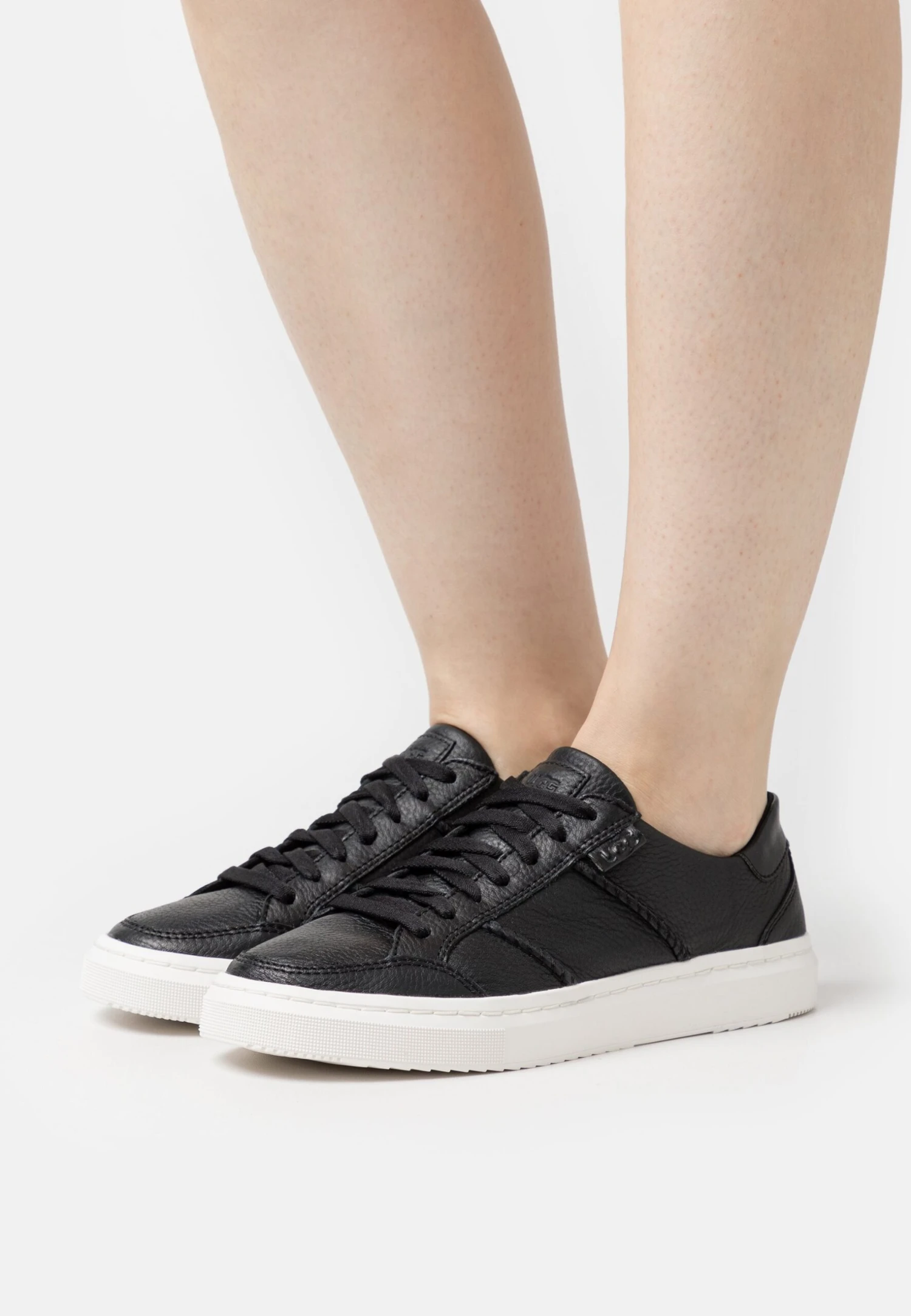 Ugg Alameda Lace - Sneakers Laag - Black 3 Ugg Alameda Lace - Sneakers Laag - Black