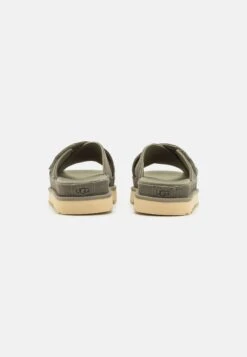 Ugg GoldenstarCross Slide - Muiltjes - Moss Green 11 Ugg GoldenstarCross Slide - Muiltjes - Moss Green -Ugg c5220fb5bf824c3cbc5f9c50a7b81899
