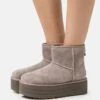 Ugg Classic Mini Platform - Enkellaarsjes Met Plateauzool - Smoke Plume 2 Ugg Classic Mini Platform - Enkellaarsjes Met Plateauzool - Smoke Plume -Ugg c66d8c39b7f5488187b63453a09aa8da