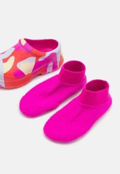 Ugg Tasman X Camopop - Instappers - Pink 13 Ugg Tasman X Camopop - Instappers - Pink -Ugg c794359fa4ed4b05b815b20226d9e668