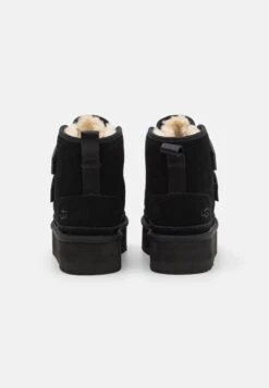 Ugg Neumel Platform Unisex - Korte Laarzen - Black 10 Ugg Neumel Platform Unisex - Korte Laarzen - Black -Ugg ce941fd628cc4855a74a53123adecf31