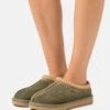 Ugg Tasman - Pantoffels - Burnt Olive 1 Ugg Tasman - Pantoffels - Burnt Olive -Ugg d40b8441ef94497899e6aae90c47fb8d