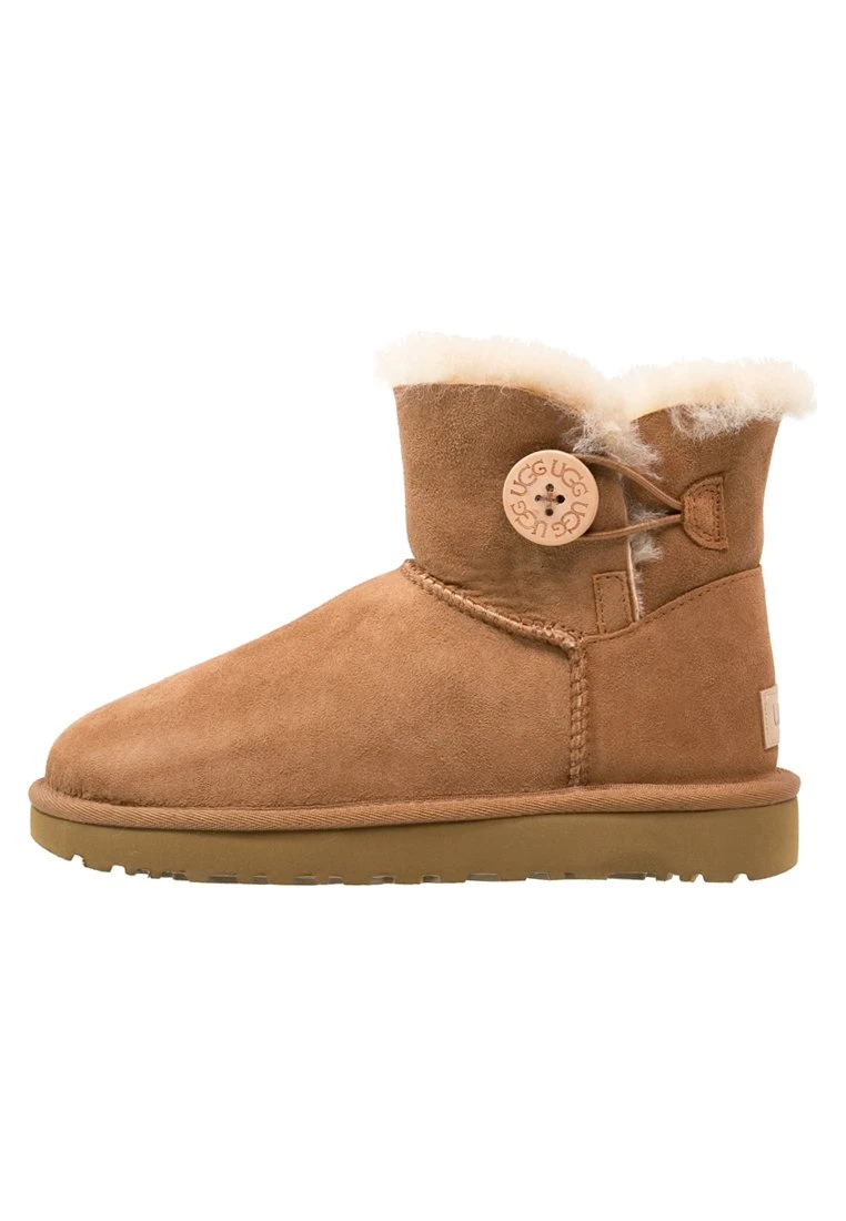 Ugg Mini Bailey Button - Korte Laarzen - Chestnut 4 Ugg Mini Bailey Button - Korte Laarzen - Chestnut - Afbeelding 2