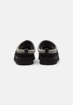 Ugg Tazz Unisex - Pantoffels - Black 16 Ugg Tazz Unisex - Pantoffels - Black -Ugg dc5a50cc01fc461aab984533da3bc93d