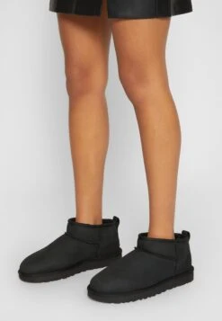 Ugg Classic Ultra - Korte Laarzen - Black 13 Ugg Classic Ultra - Korte Laarzen - Black -Ugg de498aa2736e4f36b63fd5ecd886217b