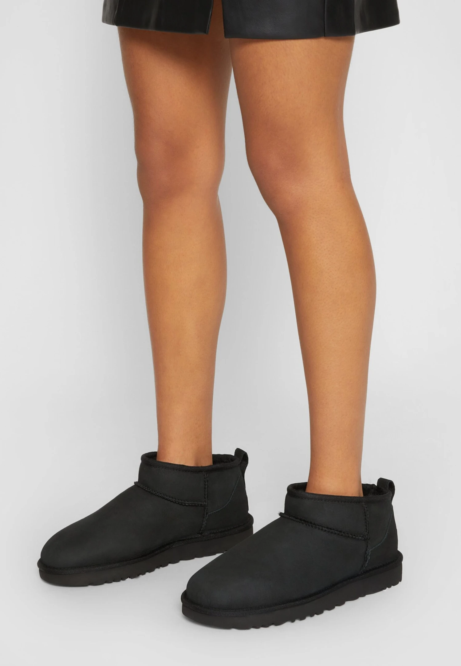 Ugg Classic Ultra - Korte Laarzen - Black 6 Ugg Classic Ultra - Korte Laarzen - Black - Afbeelding 4