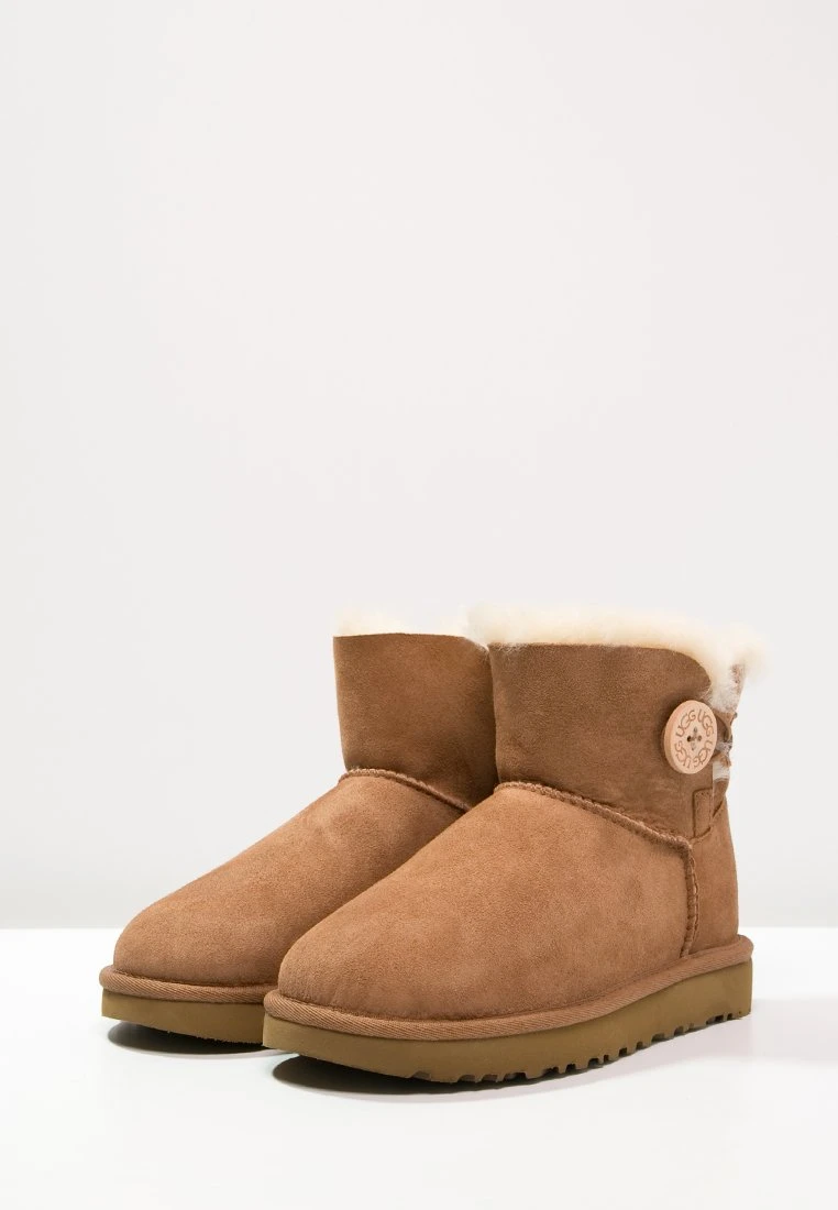 Ugg Mini Bailey Button - Korte Laarzen - Chestnut 6 Ugg Mini Bailey Button - Korte Laarzen - Chestnut - Afbeelding 4