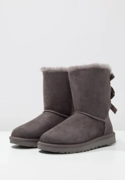 Ugg Bailey Bow - Korte Laarzen - Grey 12 Ugg Bailey Bow - Korte Laarzen - Grey -Ugg e6f85be4eff5429c9be1d6f252cd591b
