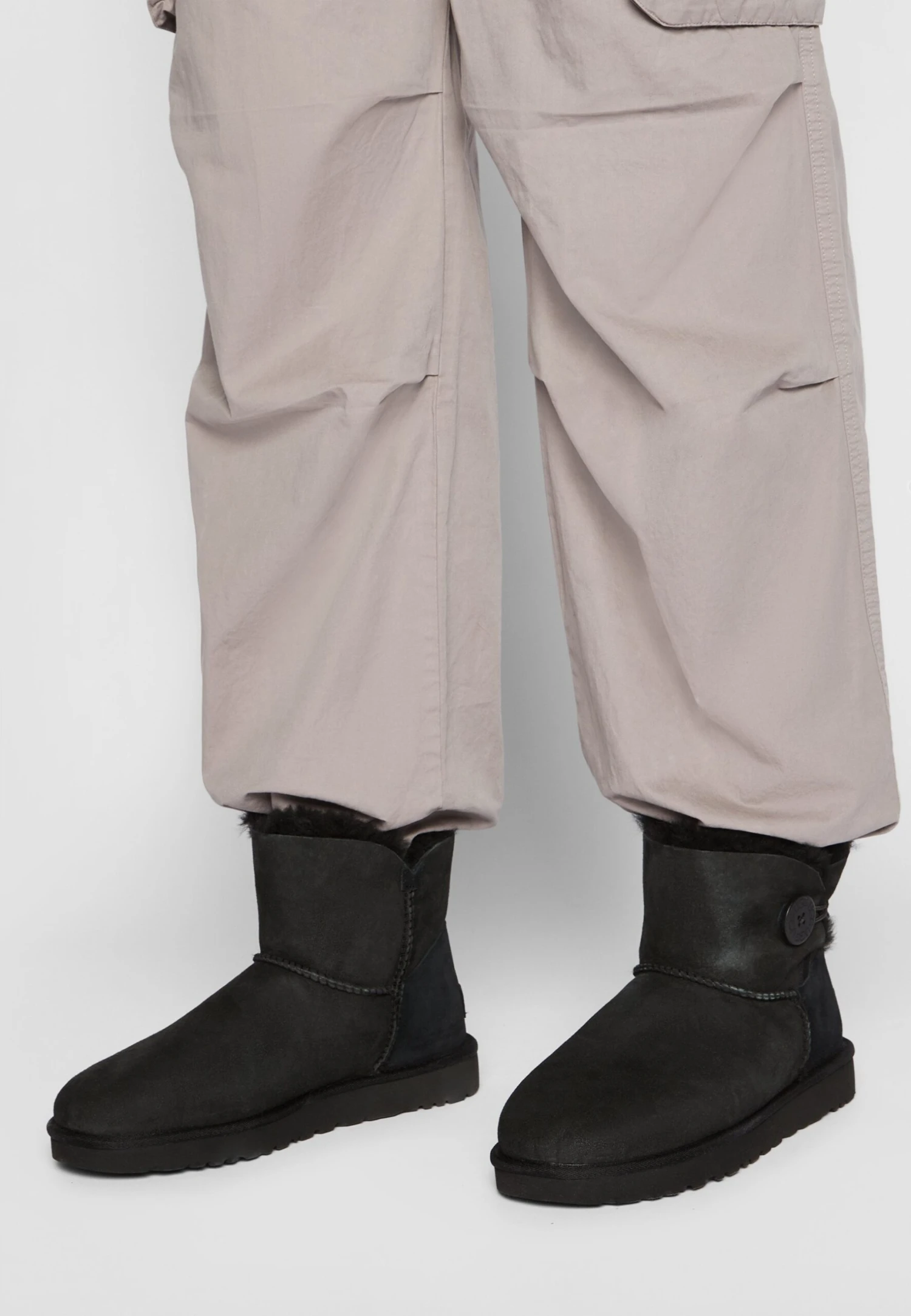 Ugg Mini Bailey Button - Korte Laarzen - Black 6 Ugg Mini Bailey Button - Korte Laarzen - Black - Afbeelding 4