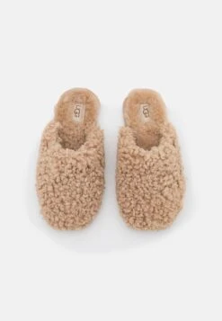 Ugg Maxi Curly Slide - Pantoffels - Sand 13 Ugg Maxi Curly Slide - Pantoffels - Sand -Ugg f453644d60ea4dbbbff756127bea6510