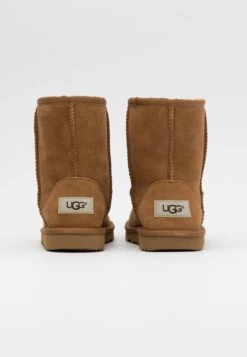 Ugg Classic Ii - Korte Laarzen - Chestnut 13 Ugg Classic Ii - Korte Laarzen - Chestnut -Ugg f5d0ac4e66424347b910ca24d33c8b8b